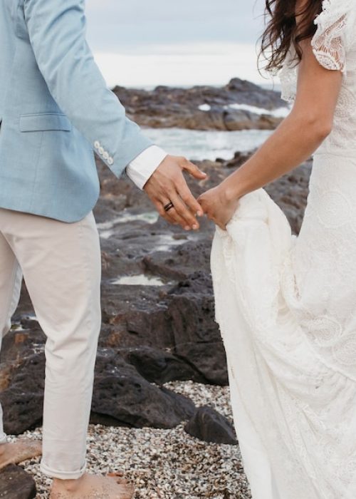 hermosa-pareja-celebrando-su-boda-playa_23-2149003510